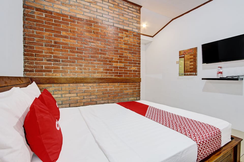 Deluxe Double Room | Laptop workspace, free WiFi, bed sheets