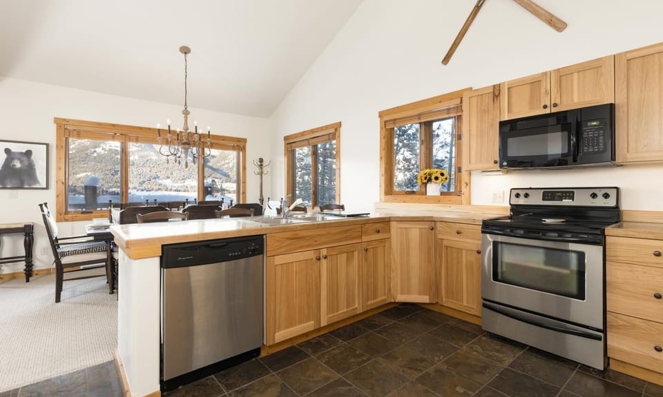 Pines J4 kitchen1