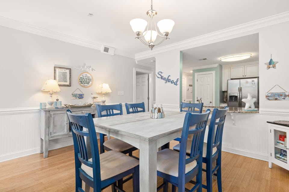 Dining area with table seating for 6