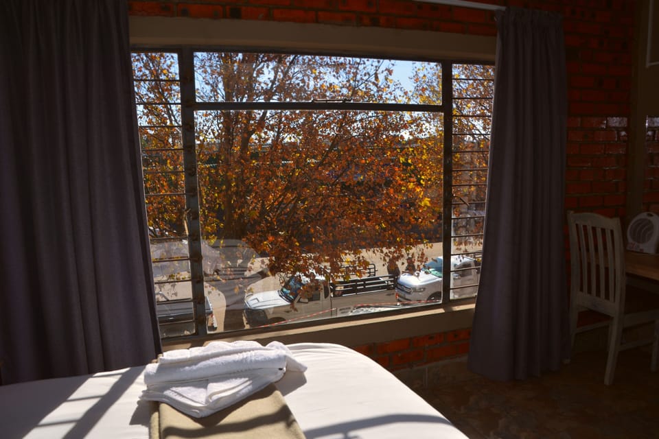Standard Twin Room | Individually furnished, desk, laptop workspace, iron/ironing board