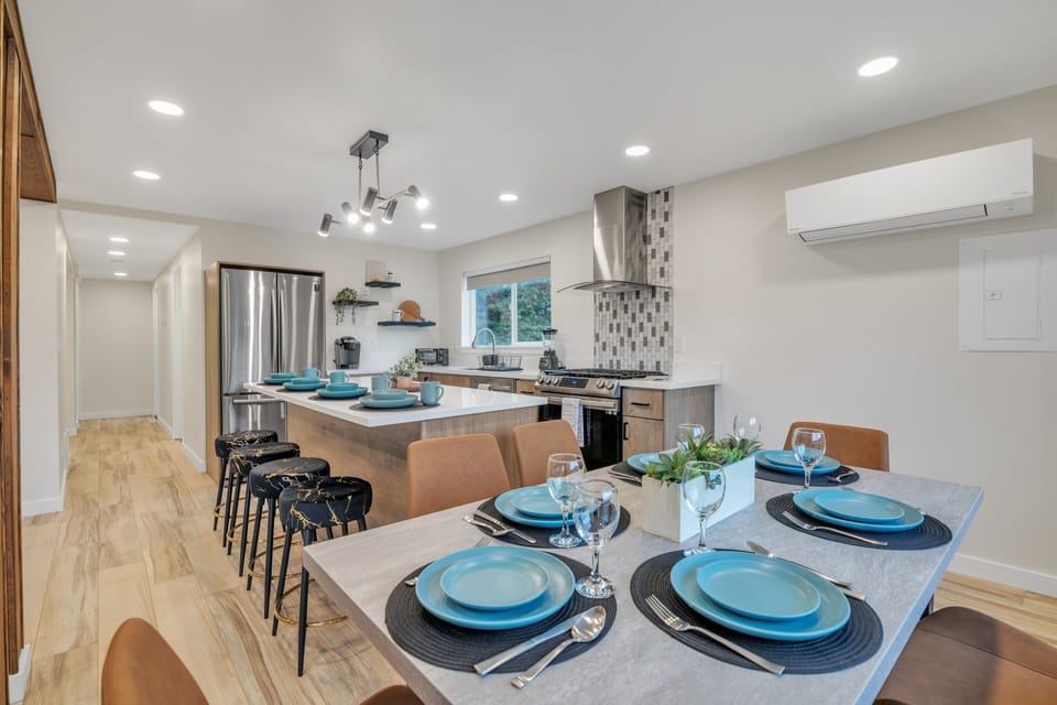 Duplex, 2 Bedrooms | Dining
