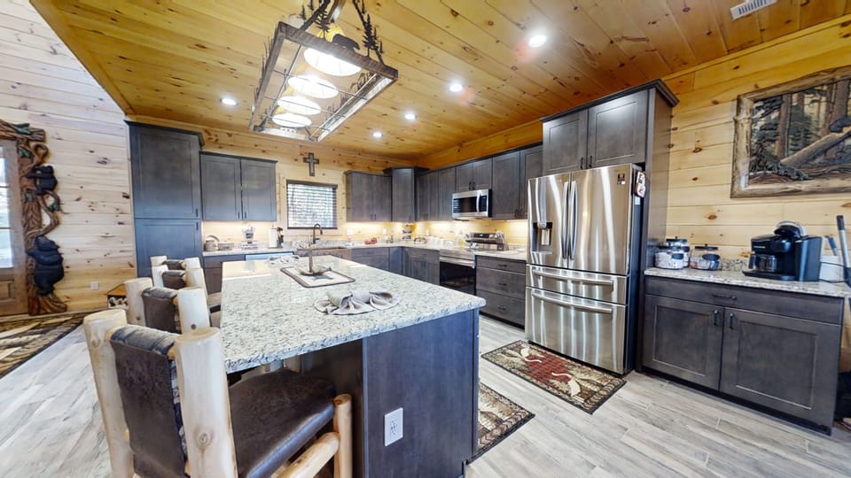 Cabin, 5 Bedrooms | Private kitchen | Fridge, oven, coffee/tea maker, toaster