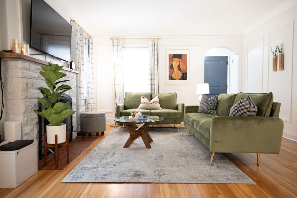 Private Living Room | Smart TV with Cable