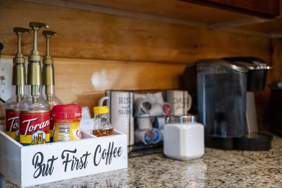 Enjoy a coffee station with pods, grounds, tea and hot chocolate!