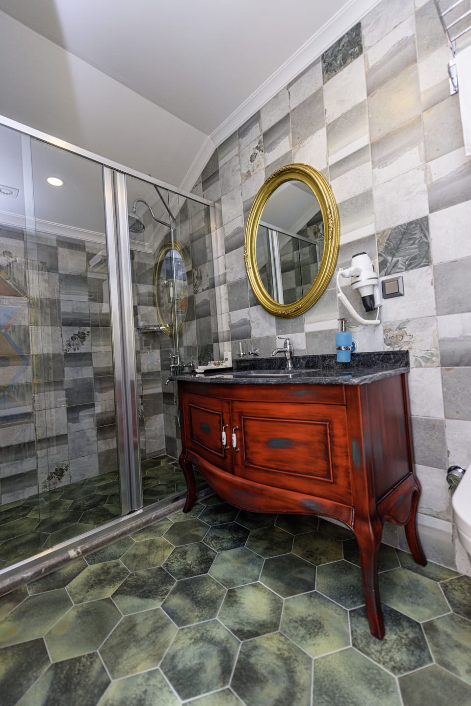 Superior Room, 1 Queen Bed | Bathroom | Shower, rainfall showerhead, designer toiletries, hair dryer