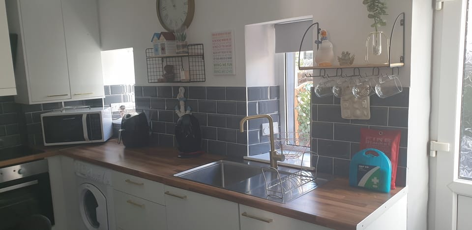 House | Private kitchen | Fridge, microwave, oven, stovetop