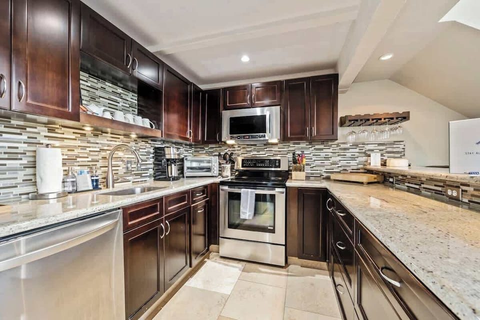 What you see is what you get with this beautiful condo.