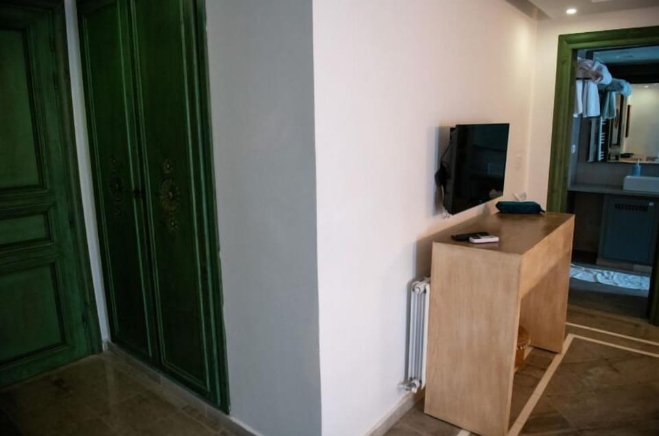 Triple Room | In-room safe, free WiFi, bed sheets