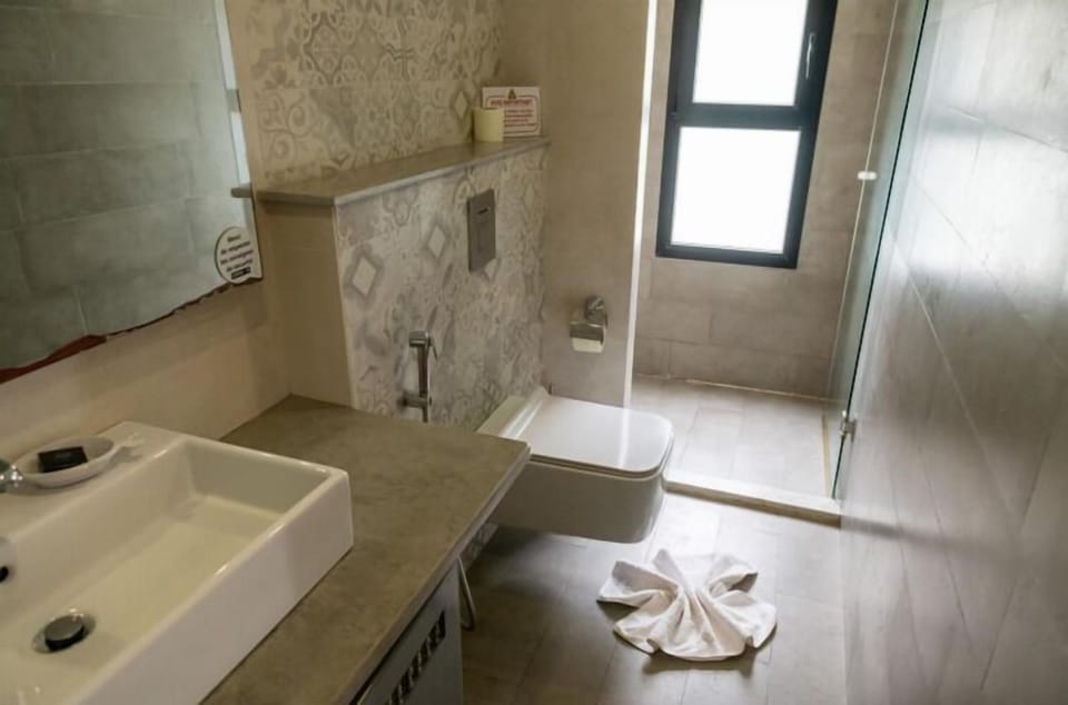 Triple Room | Bathroom | Shower, hair dryer, bathrobes, towels