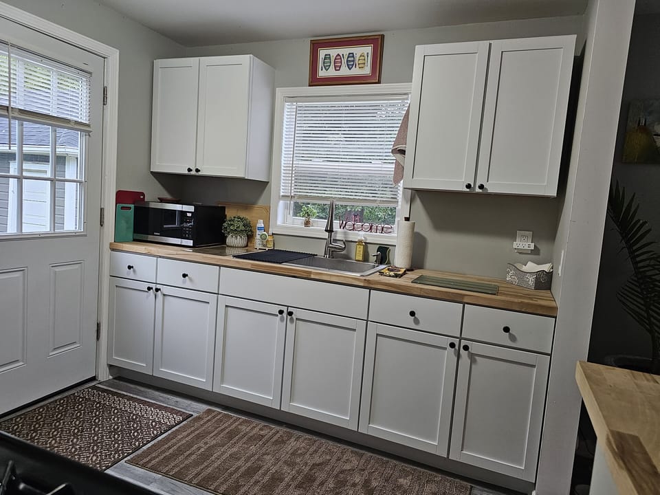 Kitchen sink area