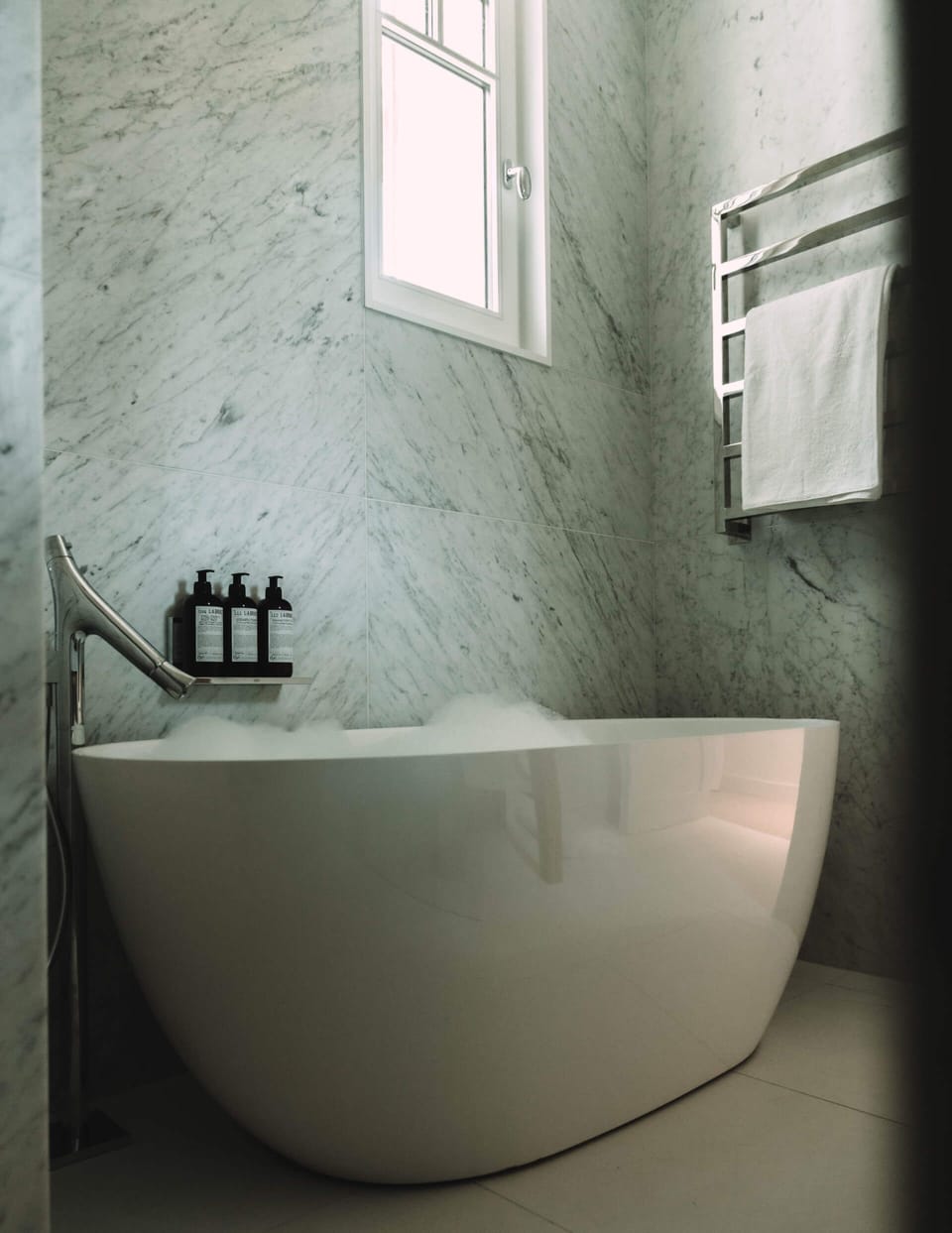 Suite | Bathroom | Free toiletries, hair dryer, bathrobes, slippers
