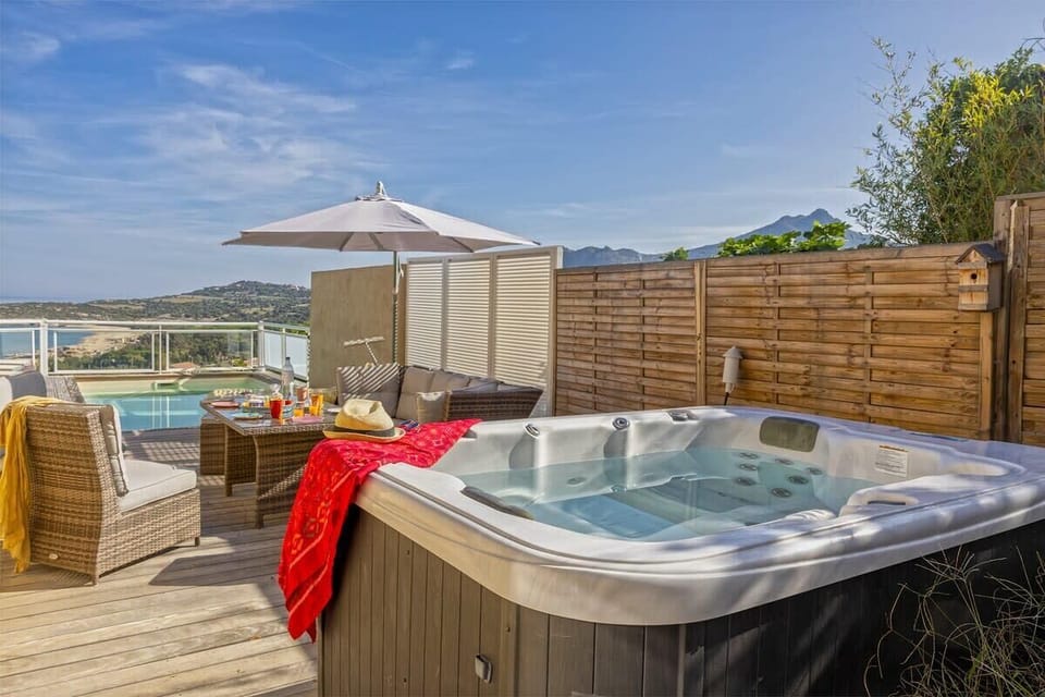 Outdoor spa tub