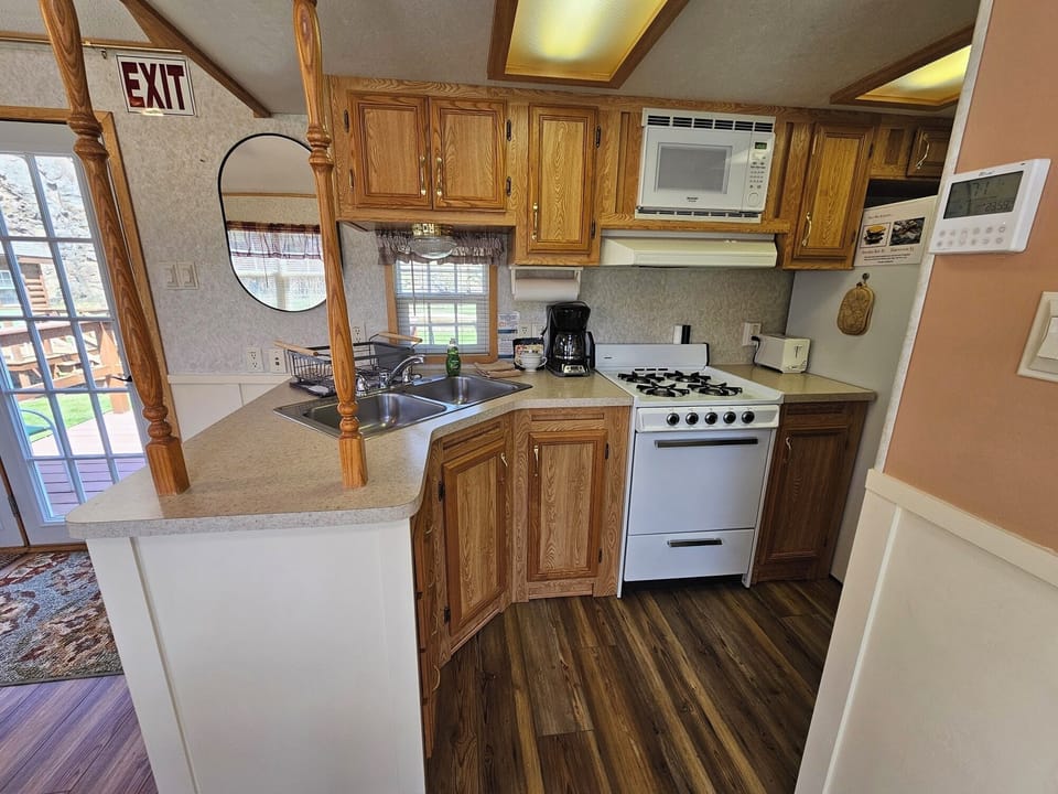 Bears Den Kitchen