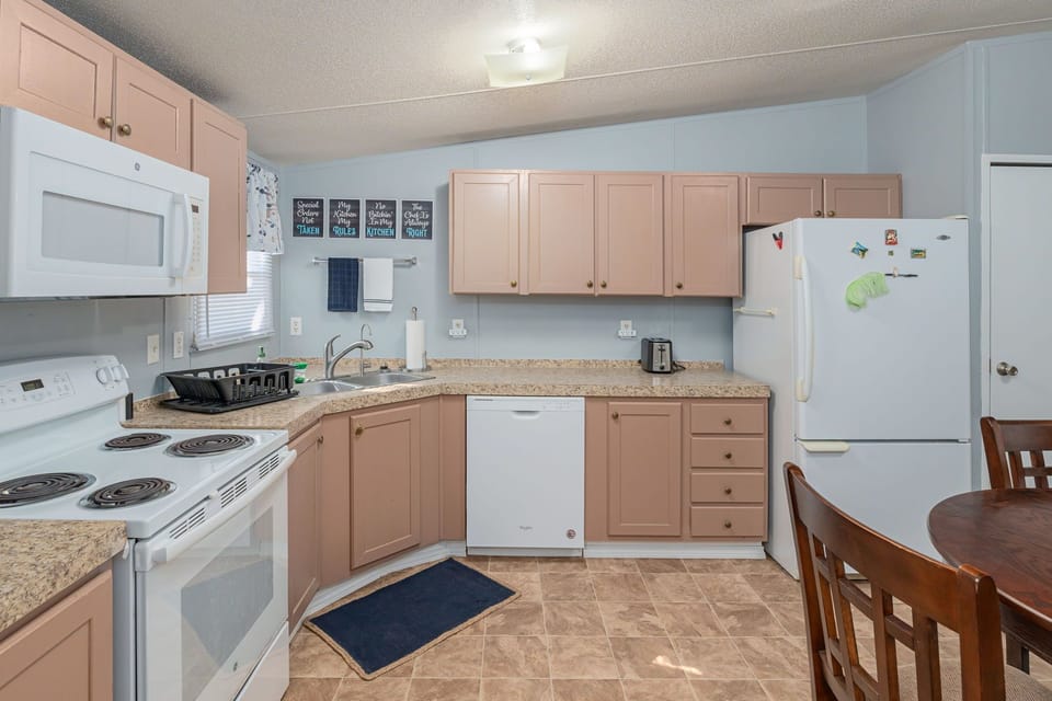 Nicely arranged kitchen!