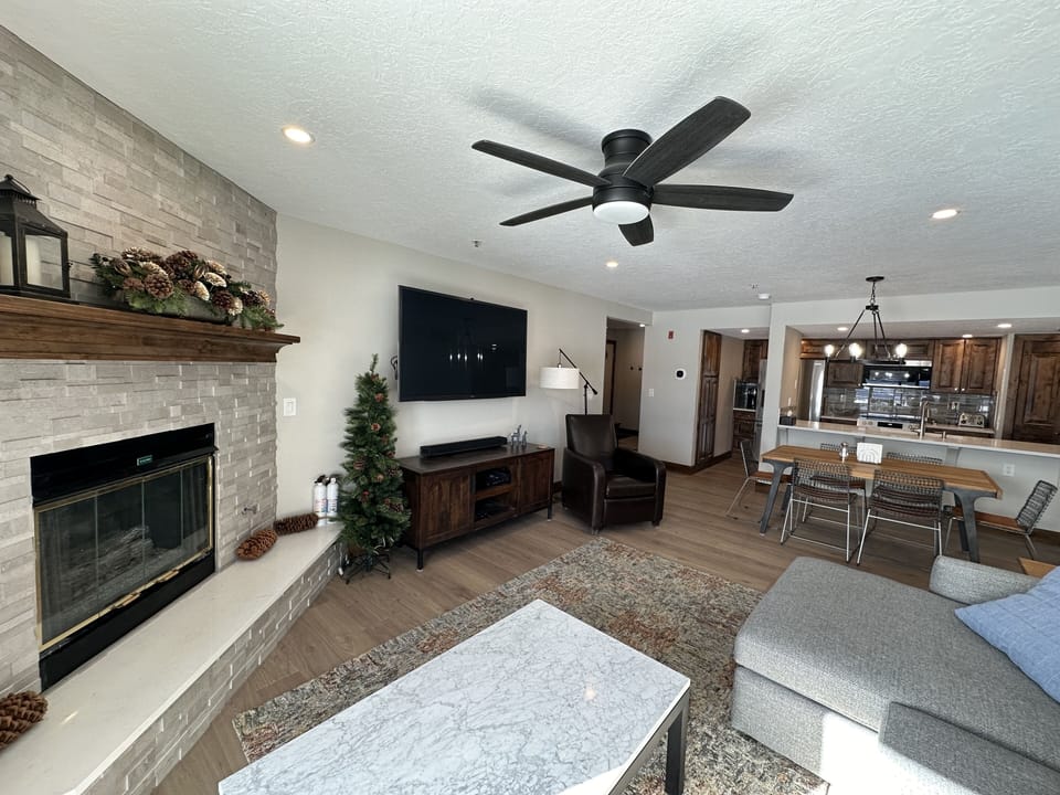 Ceiling fans in bedrooms and living room