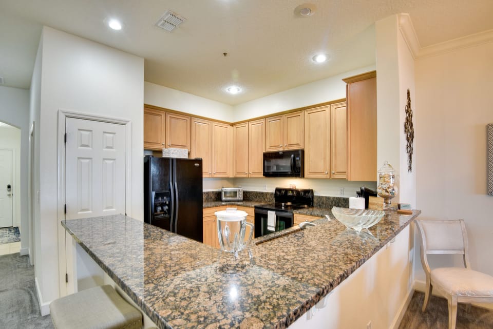 Fully Equipped Kitchen | Cooking Basics | Drip & Keurig Coffee Makers | Blender