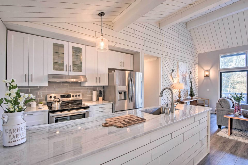 Gourmet Kitchen with Everything You Need to Cook at Home