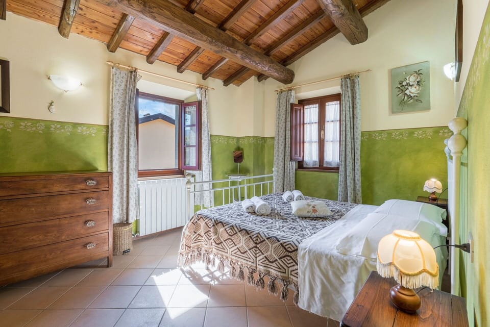 Autumn, Bedroom, Spring, Summer