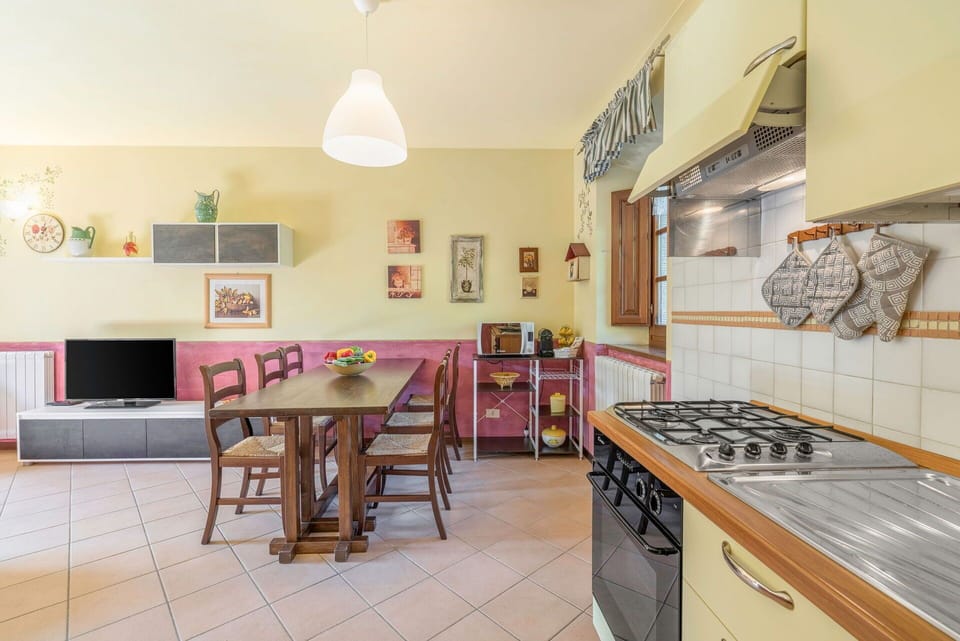 Autumn, Dining Room, Kitchen, Spring, Summer