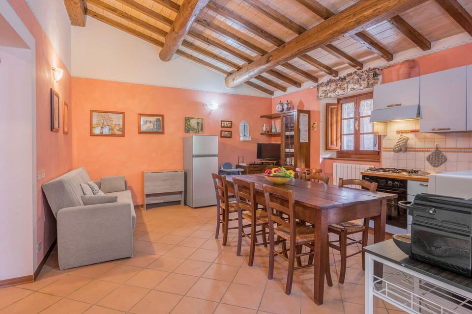 Autumn, Dining Room, Kitchen, Living Room, Spring, Summer