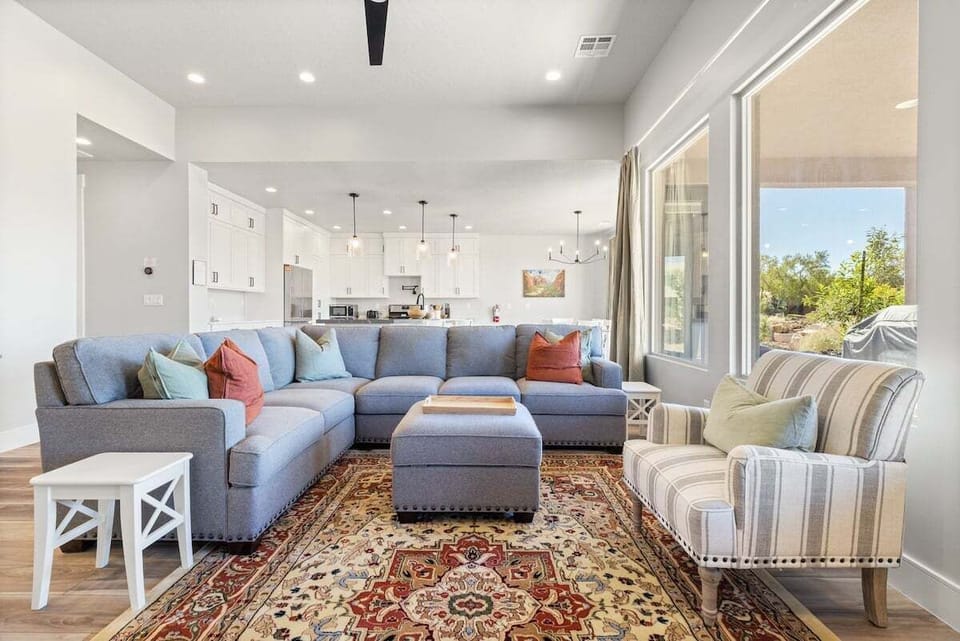 Living Room/Kitchen/Dining Area