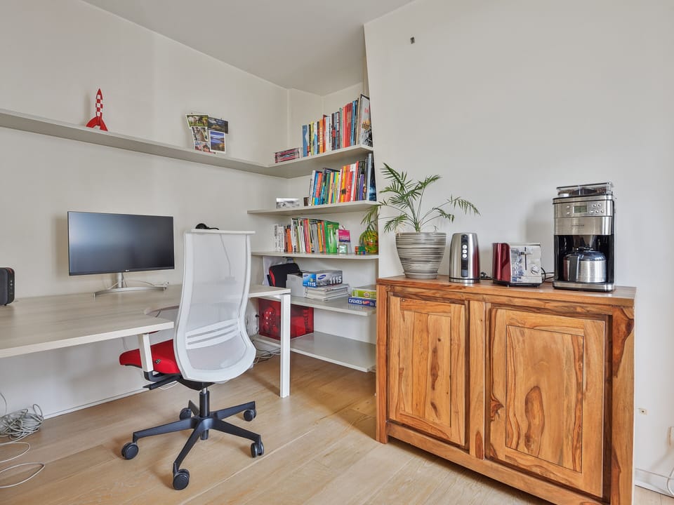 Confortable coin bureau
