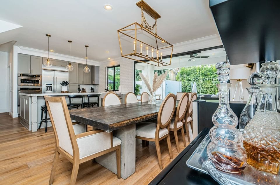 Dining room with an 8 seater dining table.