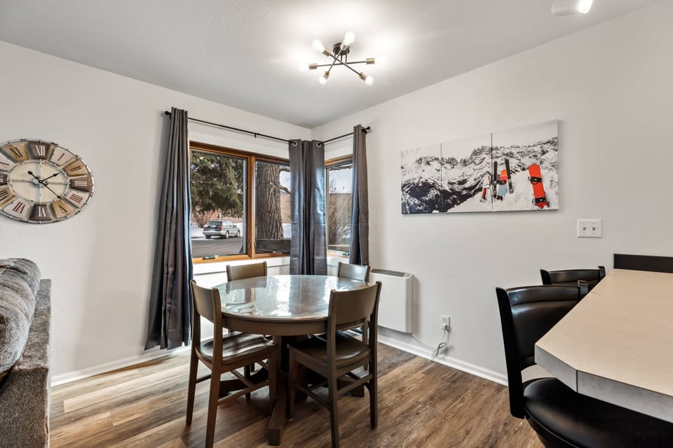 Dining made comfortable, stylish, and simple.