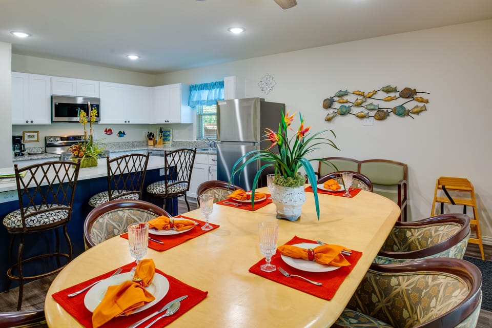 Dining Area | Dishware & Flatware