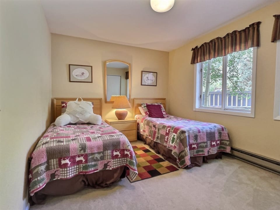 Twin bedroom