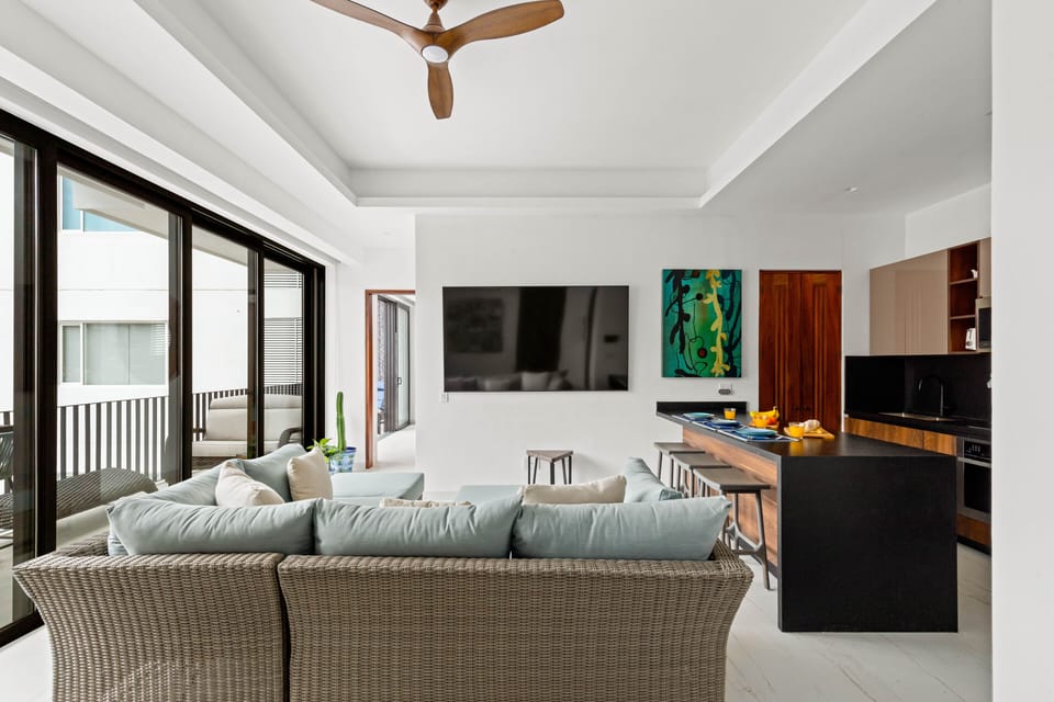 Condo - Image 3