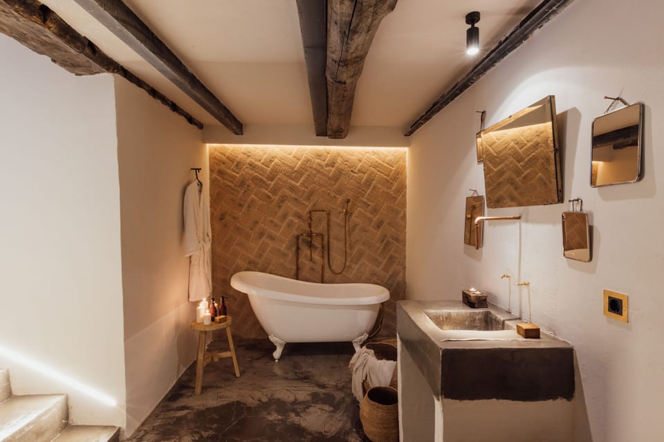 Superior Suite | Bathroom | Designer toiletries, hair dryer, bathrobes, towels