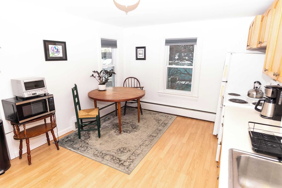 The kitchen includes a sunny little dining area for planning your day and catching up on some work emails before venturing out into the Green Mountains