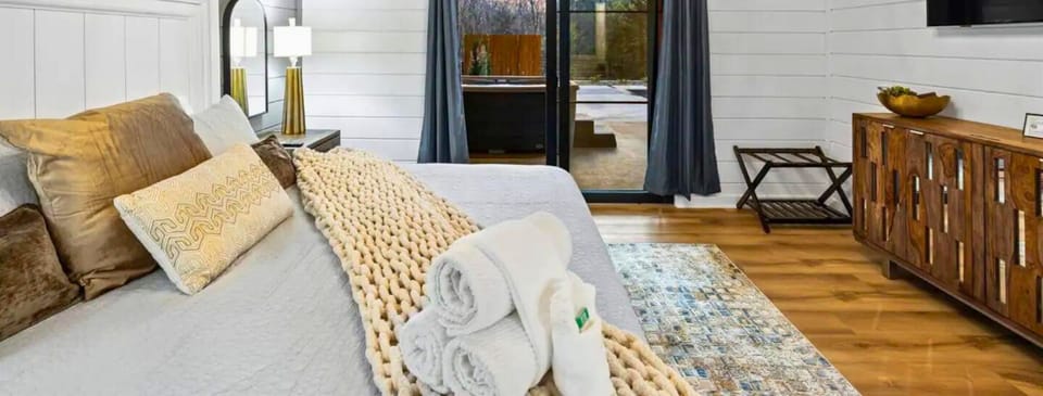 Let the plush comfort of this King bedroom be your evening's retreat, with the bonus of stepping out to nature's doorstep.