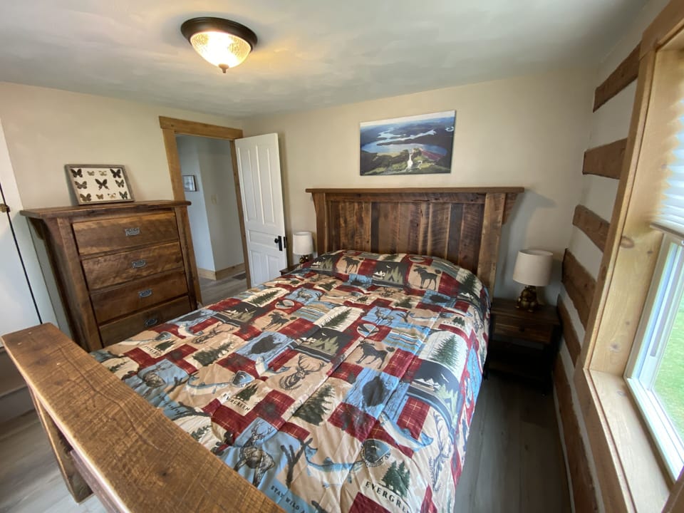 queen bedroom