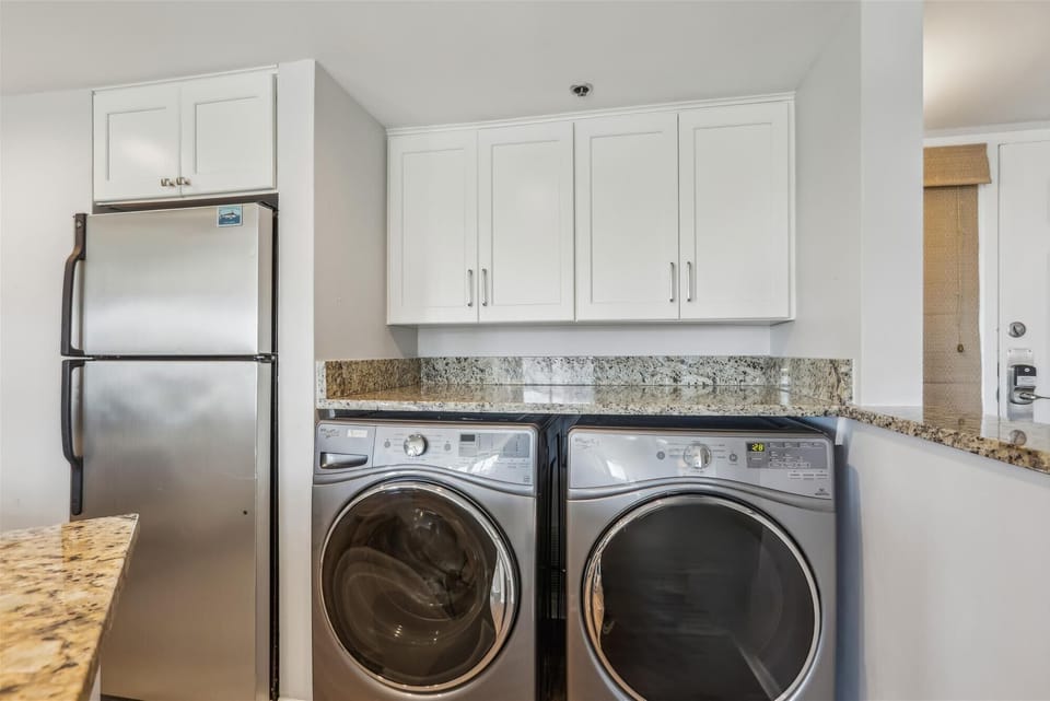 Washer and Dryer at 2514 Villamare