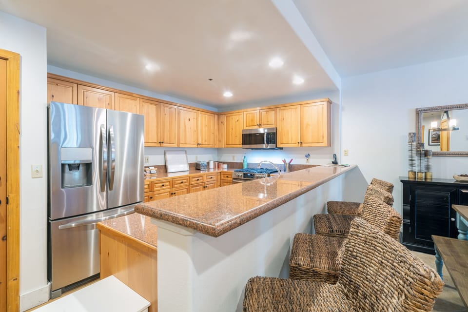 Condo, 1 Bedroom | Private kitchen | Coffee/tea maker, fridge, oven
