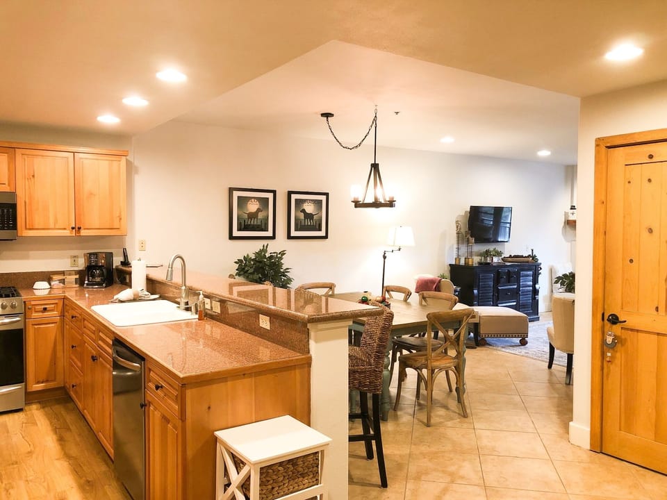 Condo, 1 Bedroom | Private kitchen | Coffee/tea maker, fridge, oven