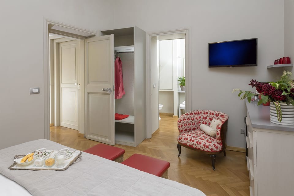 Deluxe Double Room | Desk, soundproofing