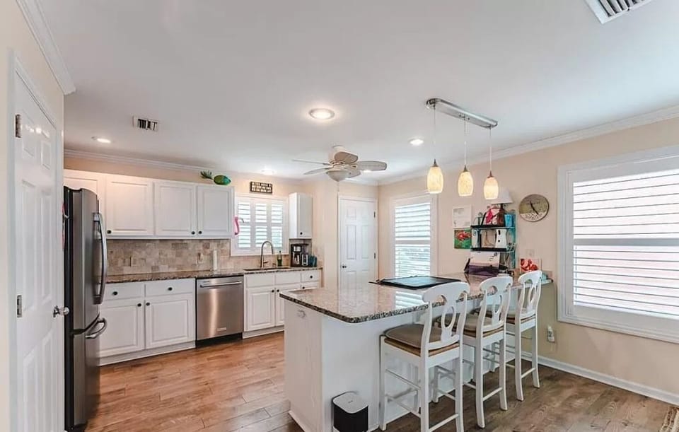 Fully Stocked Kitchen and Eat-In Breakfast Bar