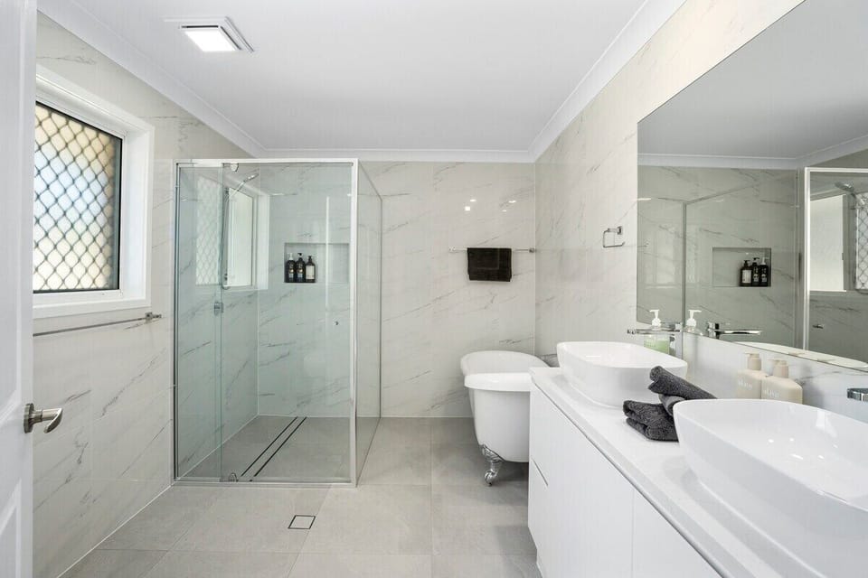Full bathroom with bath tub.