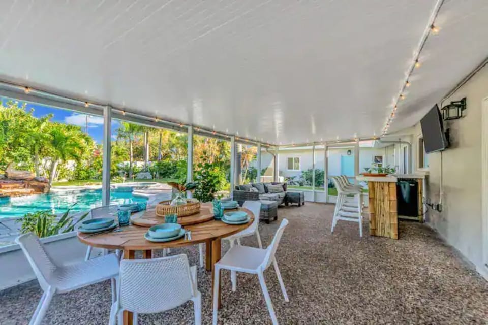 Outdoor dining
