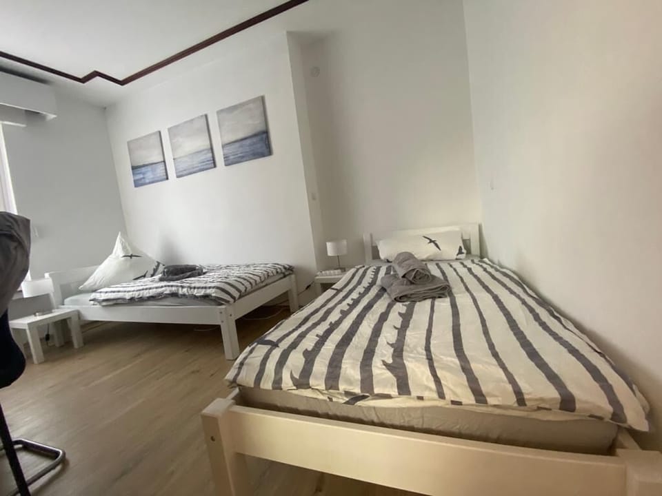 Basic Apartment, 3 Bedrooms | Laptop workspace, iron/ironing board, WiFi (free)