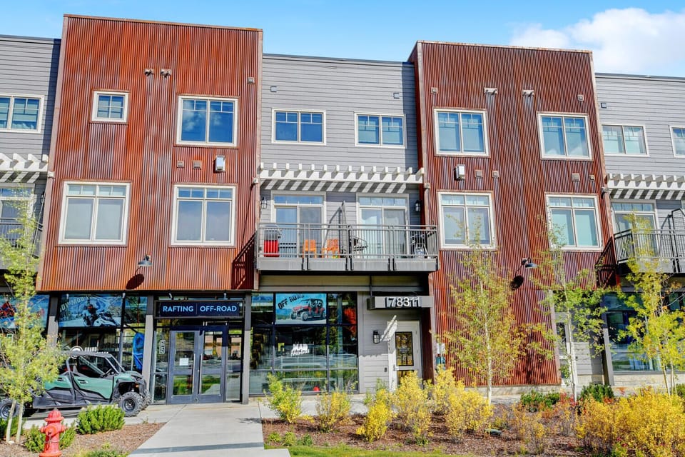 Front Exterior View of this Winter Park Loft Rental