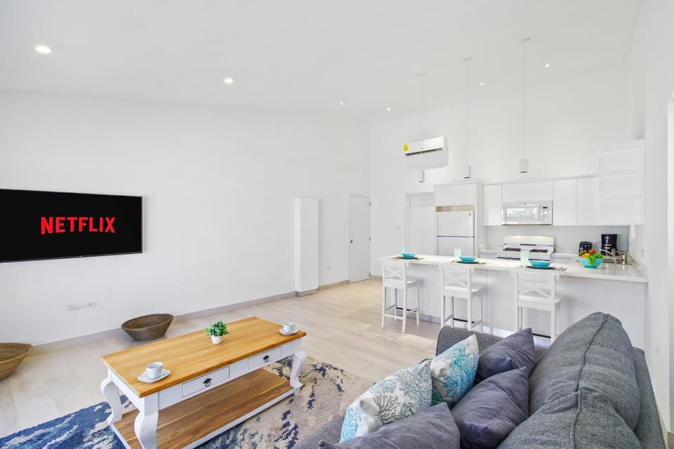 4BR4BA w/ Private Pool ~ Walking distance to Ritz (14822)
