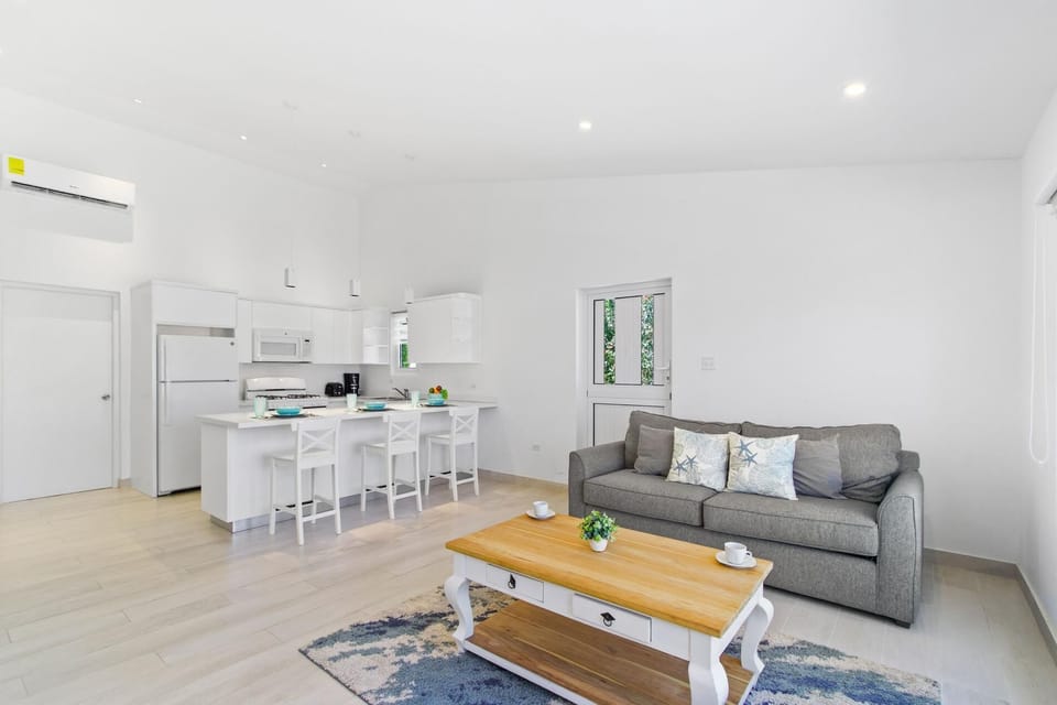 4BR4BA w/ Private Pool ~ Walking distance to Ritz (14818)