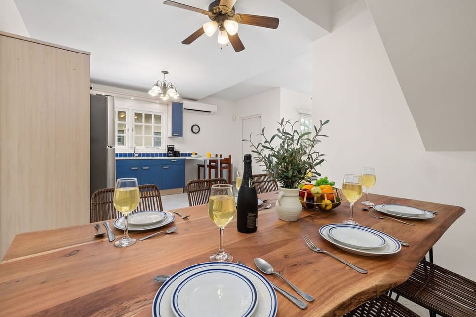 Share your stories over a delicious dinner.