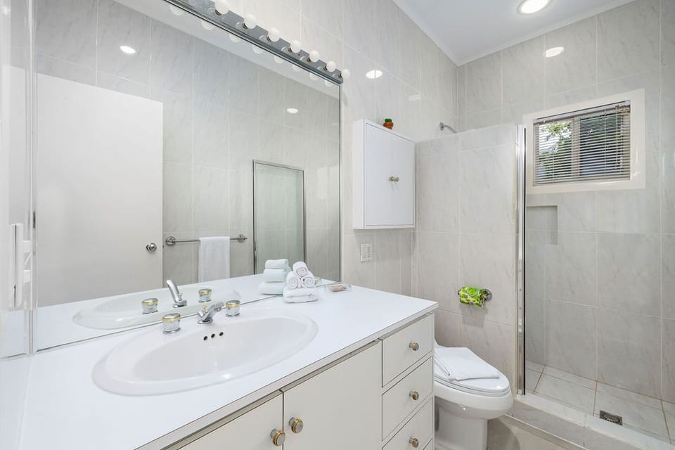 Sleek modern bathroom