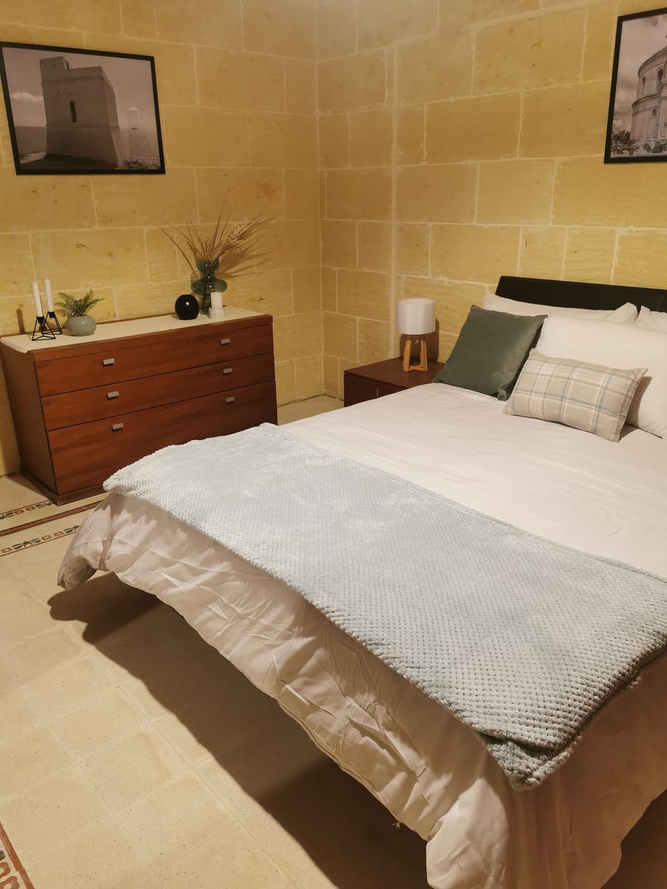 Downstairs ensuite bedroom