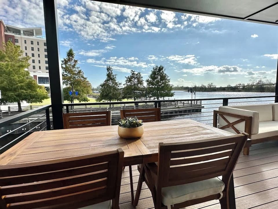Gorgeous view overlooking the Cape Fear River & Riverwalk from private back patio
